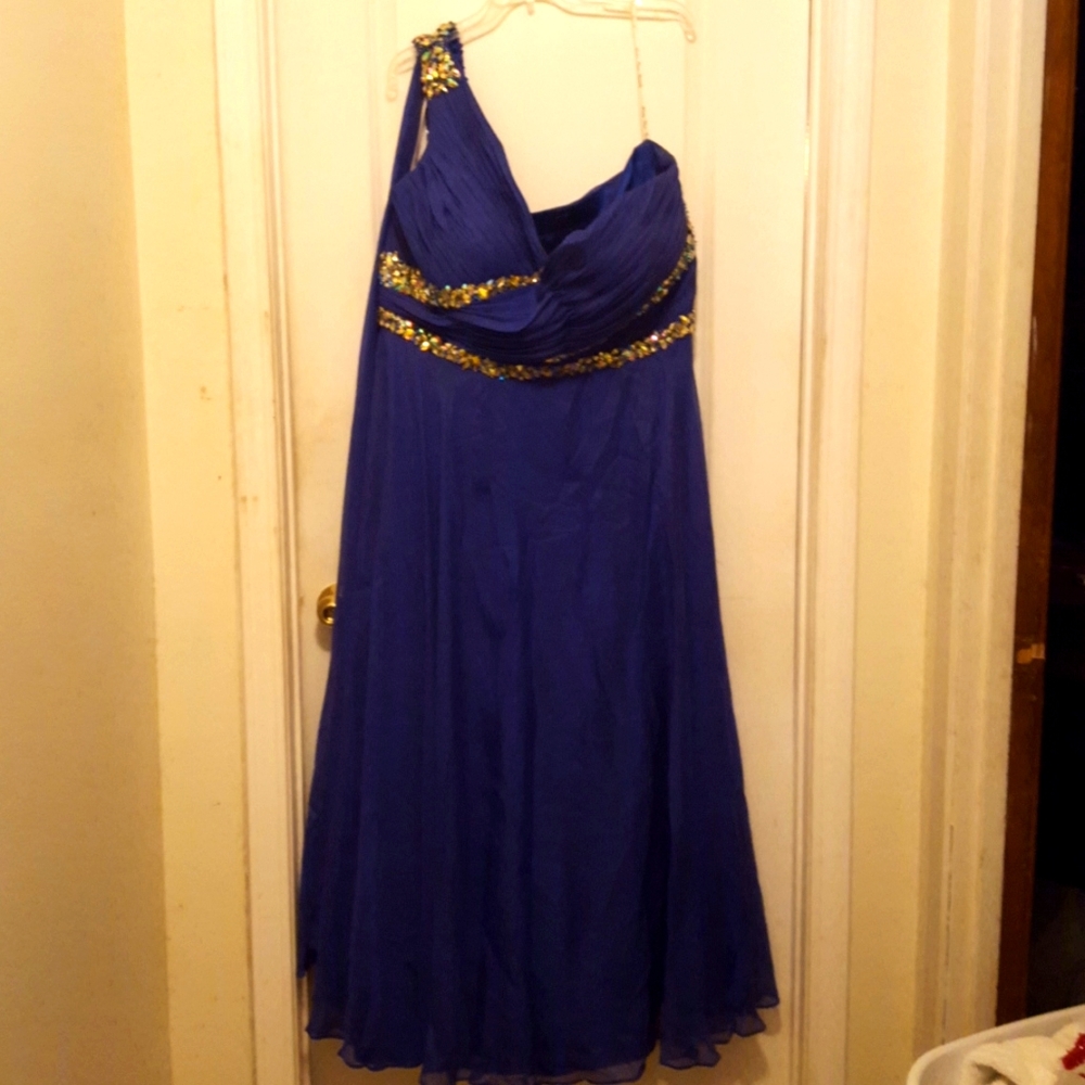 Party time formal dress SZ 26
